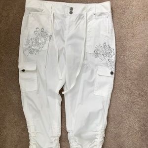 I.N.C. WHITE STUDDED CARGO PANTS SIZE: 14 (EUC)